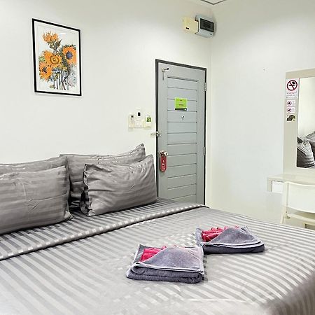The Gun Hotel Surin Exterior photo